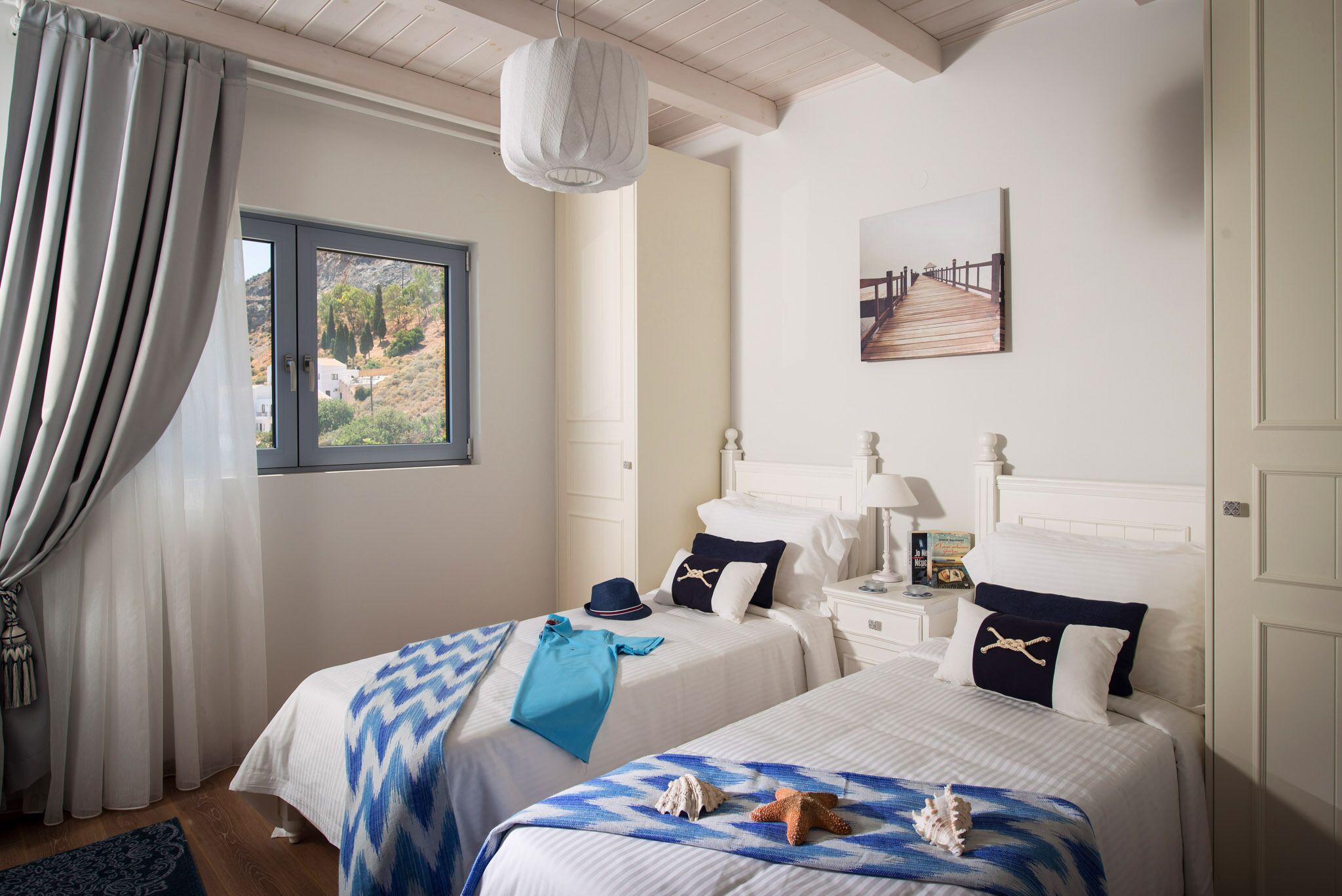 3 bedrooms, in-room safe, desk, iron/ironing board