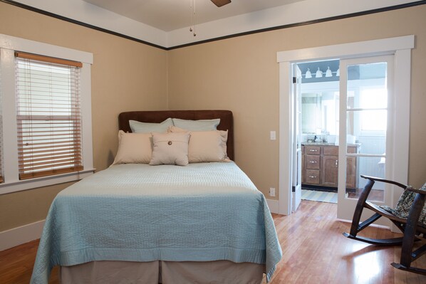 2 chambres, fer et planche à repasser, Wi-Fi, draps fournis