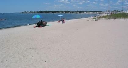 Geweldige locatie, lopen naar het strand, eigen tuin, honden ok, creditcards