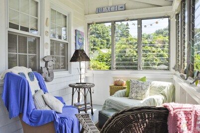 Wonderful location, walk to beach, private yard, credit cards