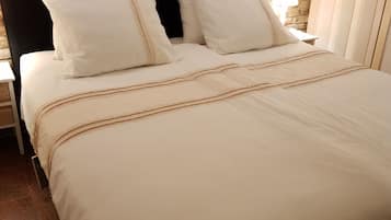 1 chambre, fer et planche Ă repasser, Wi-Fi gratuit, draps fournis