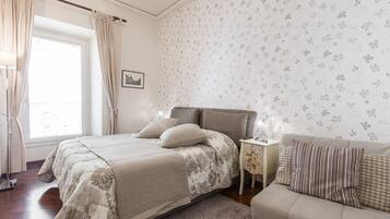 2 bedrooms, in-room safe, iron/ironing board, free WiFi