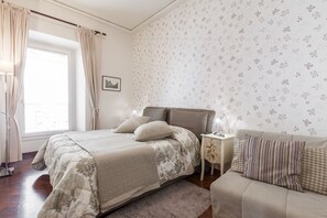2 bedrooms, in-room safe, iron/ironing board, free WiFi