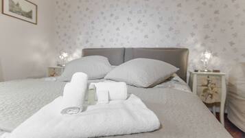 2 chambres, coffres-forts dans les chambres, fer et planche Ă repasser