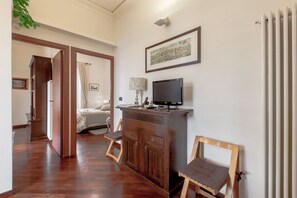 2 bedrooms, in-room safe, iron/ironing board, free WiFi