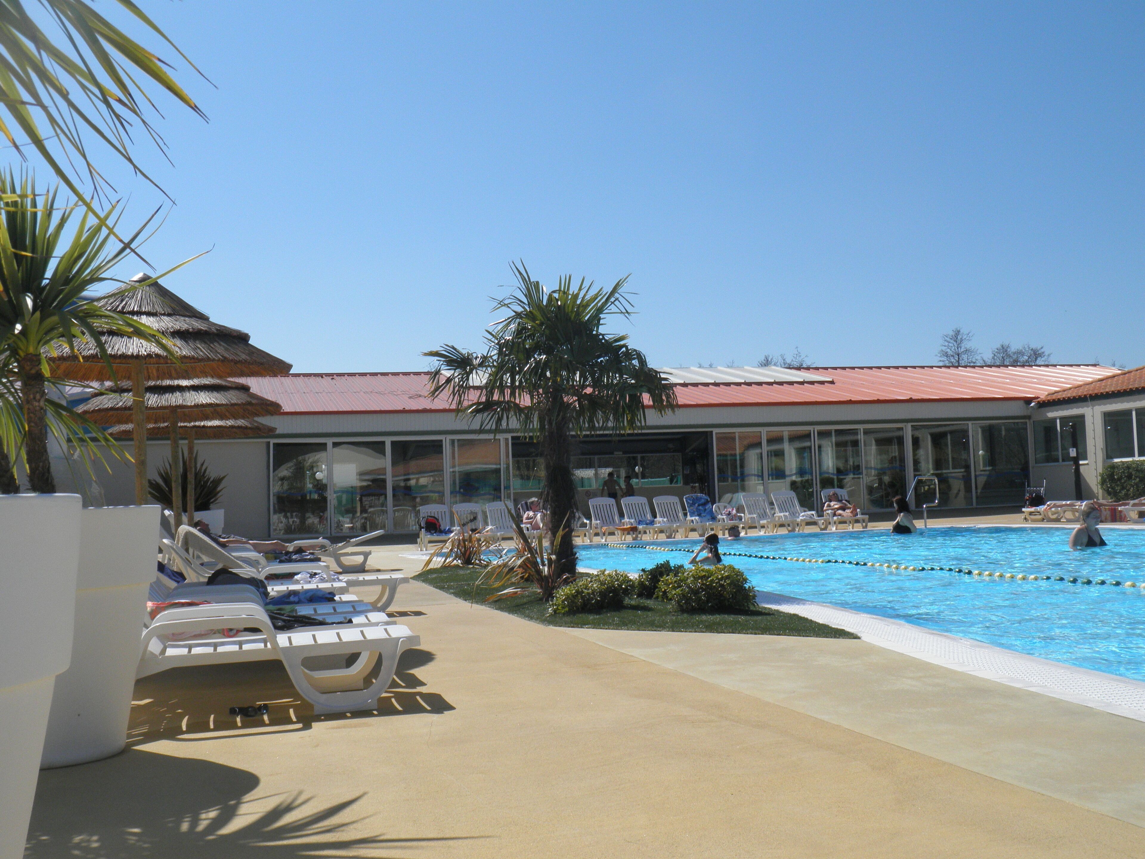 Piscine couverte, piscine extérieure