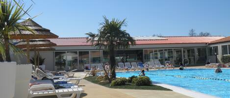 Piscine couverte, piscine extérieure