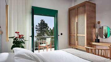 5 bedrooms, iron/ironing board, travel cot, free WiFi