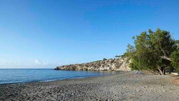 På stranden, parasoller