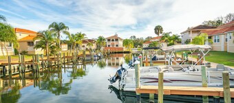 Waterfront! Boat dock available for rent, pet friendly, families welcome!