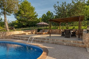 Outdoor pool, pool loungers