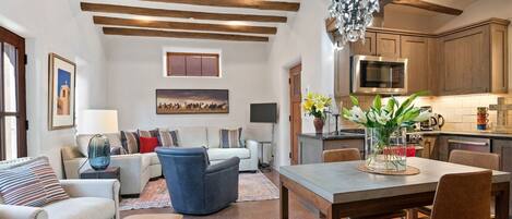 TV, fireplace, heated floors