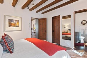 1 bedroom, iron/ironing board, WiFi, bed sheets - Carmel - Peaceful Luxury, Walk Everywhere (Santa Fe)