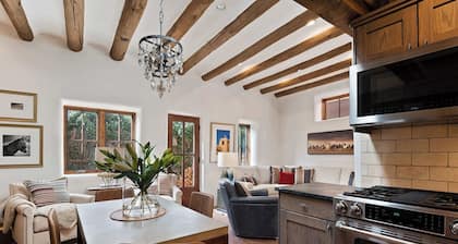 Historiallinen koti, Kävely Plaza ja Canyon Road, Contemporary Flair Remodel