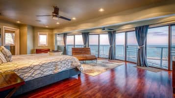 7 bedrooms, desk, iron/ironing board, travel cot