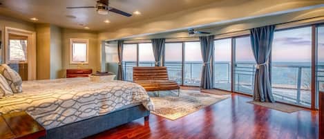 7 bedrooms, desk, iron/ironing board, travel cot