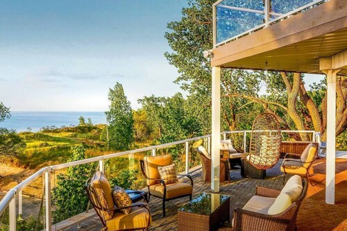 Skyline Views, Hot Tub, Beachfront, Lavish Kitchen at Dunetop Villa