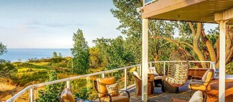 Skyline Views, Hot Tub, Beachfront, Lavish Kitchen at Dunetop Villa