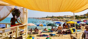 Villa in San Lorenzo just 5 meters from the golden beach and crystal clear sea.