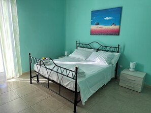 2 bedrooms, iron/ironing board, free WiFi, bed sheets