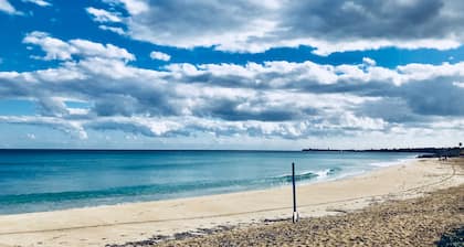 Villa a San Lorenzo a soli 5 metri dalla spiaggia dorata e dal mare cristallino.