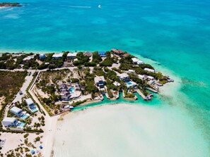 Espreguiçadeiras, toalhas de praia 