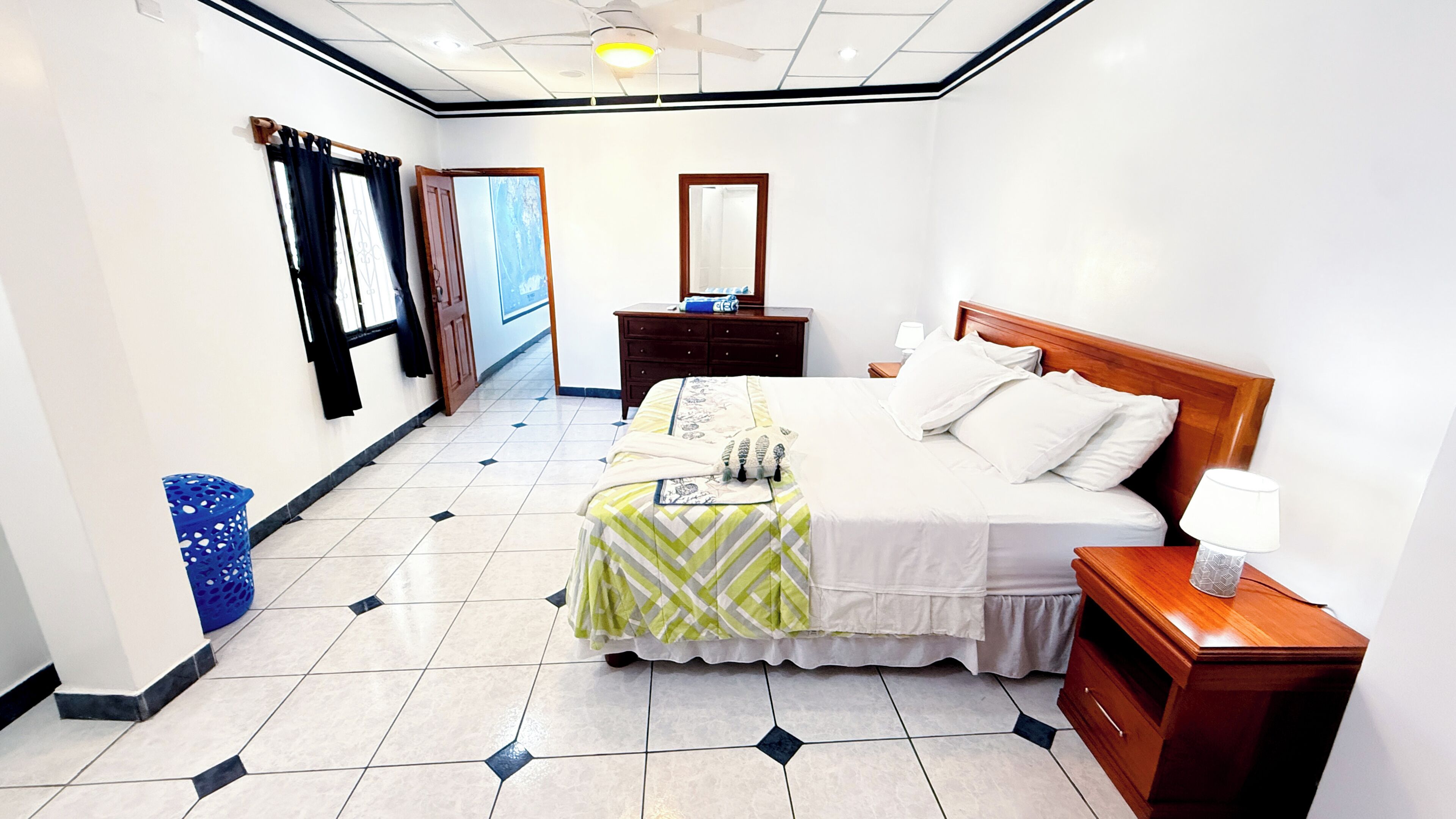 3 bedrooms, in-room safe, desk, free WiFi
