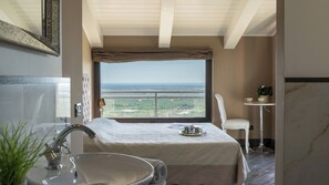 5 bedrooms, iron/ironing board, free WiFi, bed sheets - Villa Dolphin 10, Emma Villas (Massarosa)