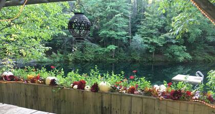 Waterfront Retreat on Mini "Golden Pond" 10 Miles Lake George