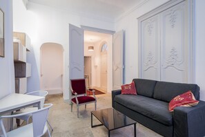 TV - The prefecture, charming apartment with free parking  (Montpellier)