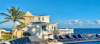  Oceanfront 2 Bedroom Villa in Guana Bay Sint Maarten; Bain à remous, pont Ocnfrt