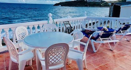 Oceanfront 2 Bedroom Villa in Guana Bay Sint Maarten; Bain Ă remous, pont Ocnfrt
