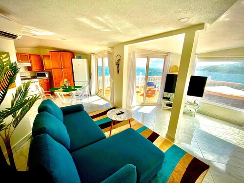  Oceanfront 2 Bedroom Villa in Guana Bay Sint Maarten; Bain à remous, pont Ocnfrt