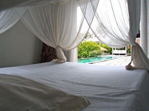 3 bedrooms, in-room safe, iron/ironing board, travel cot