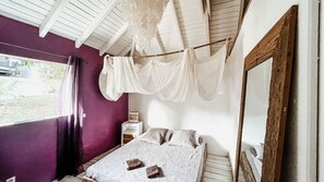 3 bedrooms, in-room safe, iron/ironing board, travel cot