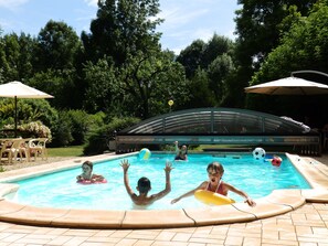 Outdoor pool, a heated pool - Beautiful stone house "country chic", private heated pool, play area (Membrey)