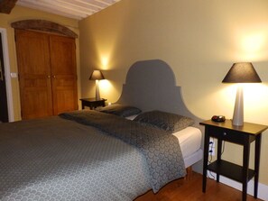 4 Schlafzimmer, Bügeleisen/Bügelbrett, Reisekinderbett, kostenloses WLAN