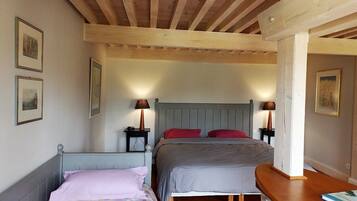 4 camere, ferro/asse da stiro, culla da viaggio, Wi-Fi gratuito