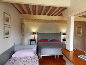 4 Schlafzimmer, Bügeleisen/Bügelbrett, Reisekinderbett, kostenloses WLAN