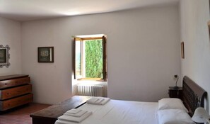 4 chambres, fer et planche à repasser, Wi-Fi gratuit, draps fournis