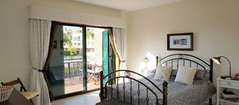 Modern Luxury 4 Bedroom 4 Bathroom Villa with Sky Tv and Wi-Fi