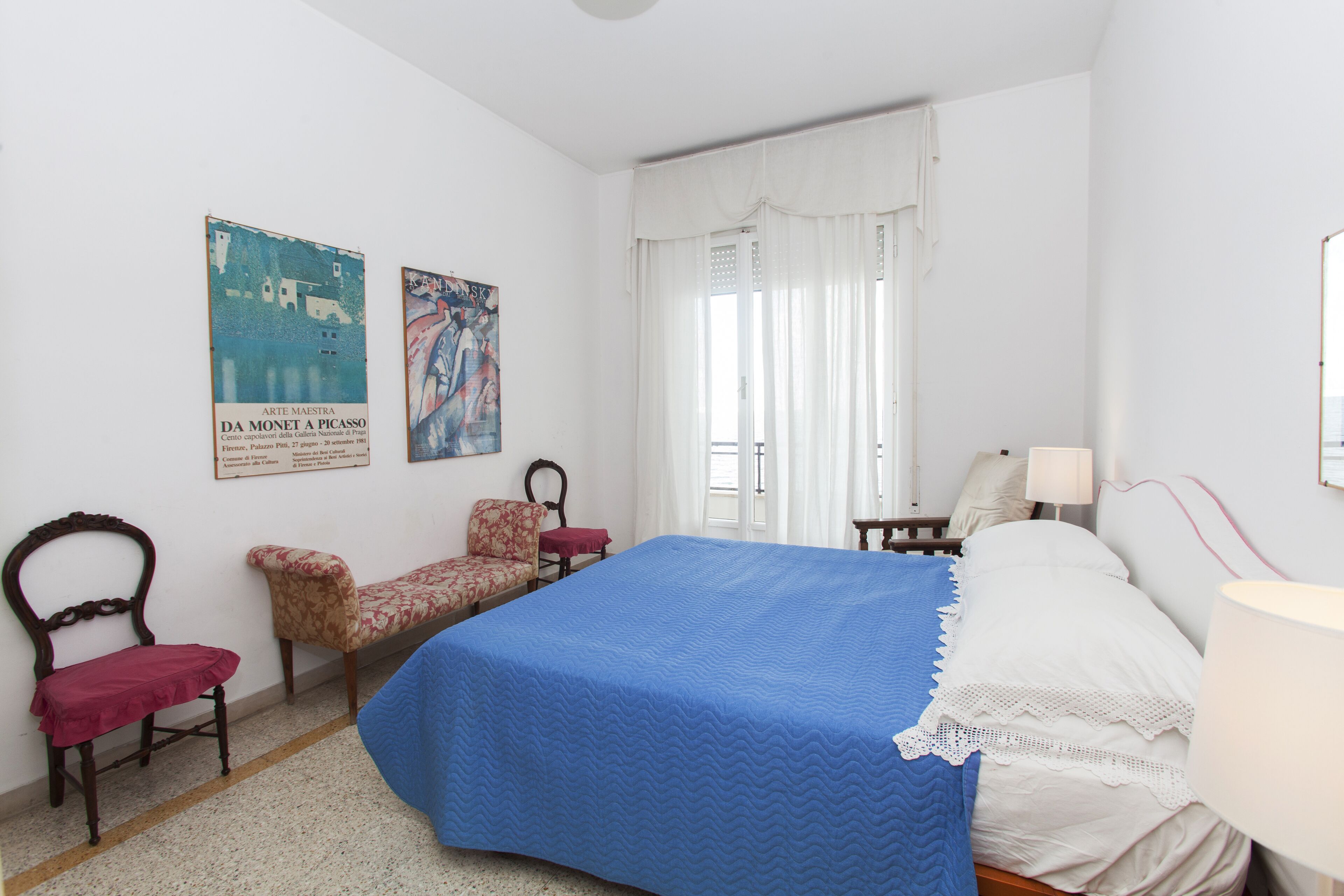 2 Schlafzimmer, Schreibtisch, Bügeleisen/Bügelbrett, Reisekinderbett