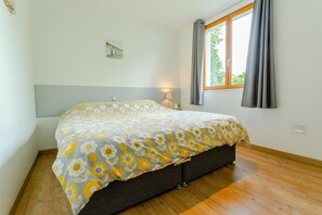 2 habitaciones, tabla de planchar con plancha, wifi y ropa de cama 