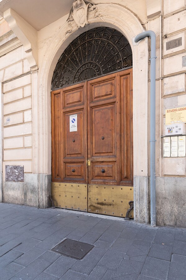 تفاصيل الفندق من الخارج