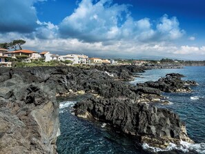 Miscellaneous - Waterfront apartment with garden and wide sea view (Pozzillo)