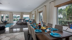 Dining - Luxury modern family villa with lagoon views, private heated pool, free wifi  (Foz do Arelho)