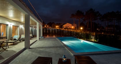 Villa familiale moderne de luxe avec vue sur le lagon, piscine privée chauffée, wifi gratuit