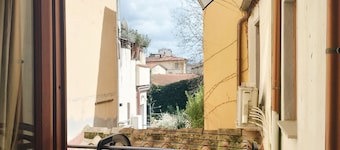 Maia apt: Open the door and Live the Florence HISTORIC CENTER!