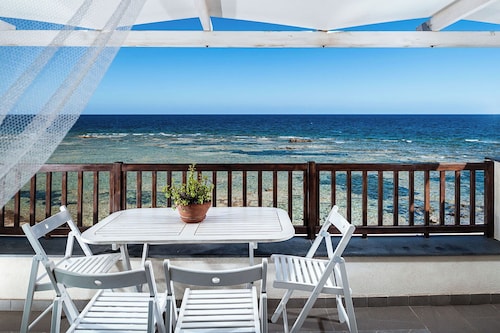 Modernes Apartment am Meer mit Panoramaterrasse