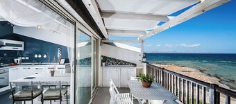 Modern seafront apartment with panoramic terrace